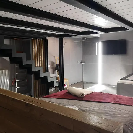 Capriccio - Luxury Loft Corso Sempione Jacuzzi Aparthotel-wifi شقة